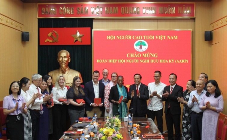 Hội NCT Việt Nam tiếp Đoàn Hiệp hội Người nghỉ hưu Hoa Kỳ